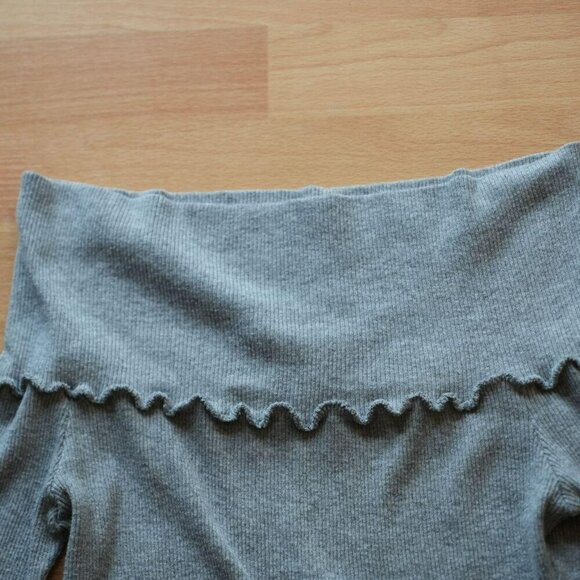 🩶 Twee Grey Off-Shoulder Lettuce Hem Top – Size S - Picture 3 of 3